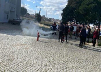 Ezine Devlet Hastanesi’nde yangın tatbikatı yapıldı haberi