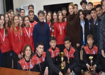 Gelibolu Belediye Başkanı Soyuak, başarılı sporcu öğrencileri ağırladı haberi