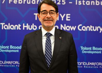 Gençler yurt dışına daha çok eğitim için gidiyor haberi