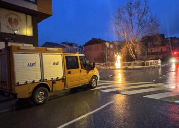 GÜNCELLEME – Kocaeli’de zemin etüdü sırasında çıkan gazdan numune alındı haberi