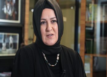 Hayırsever ressam bağışladığı eserleriyle hayata dokunuyor haberi