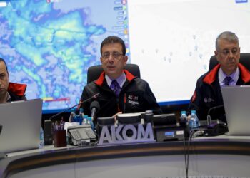 İBB Başkanı İmamoğlu’ndan kar yağışına ilişkin AKOM’da açıklama: haberi