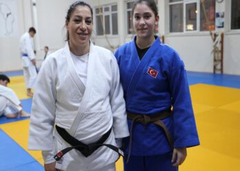 İlkleri başaran anne ile izinden giden kızının judo hikayesi haberi