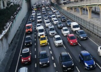 İstanbul’da sabah trafik yoğunluğu oluştu haberi