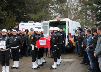 İzmir’de motosiklet kazasında ölen polis memurunun cenazesi Bursa’da defnedildi haberi