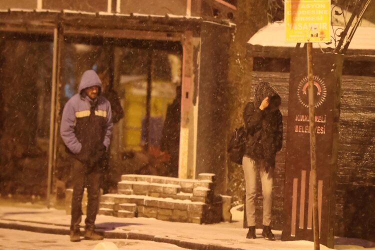 Kırklareli’nde kar yağışı etkili oluyor haberi