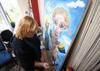 Öğretmeninin keşfettiği yeteneği sayesinde 7 ülkede sergi açtı haberi