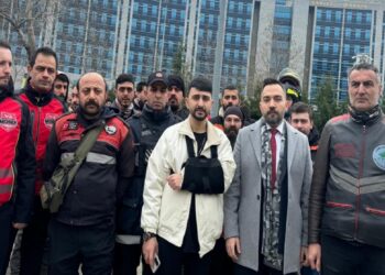 Pendik’te dikiz aynasını kırdığı otomobilin ezdiği motosikletliden adliye önünde açıklama haberi