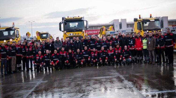 Sabiha Gökçen Havalimanı’nda karla mücadele çalışmaları kesintisiz sürüyor haberi