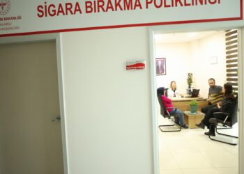 Tedaviyle sigarayı bırakan aile, rahat nefes almanın keyfini yaşıyor haberi