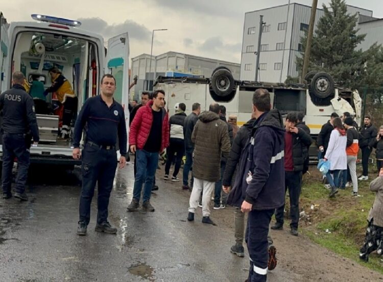 Tekirdağ’da işçi taşıyan midibüsün devrildiği kazada 25 kişi yaralandı haberi