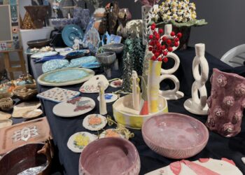 Tekirdağ’da kadın kursiyerlerin el emeği seramik ürünler sergilendi haberi