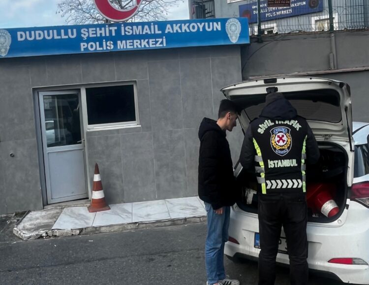 Ümraniye’de aracıyla tehlikeli hareketler yapan sürücüye para cezası haberi