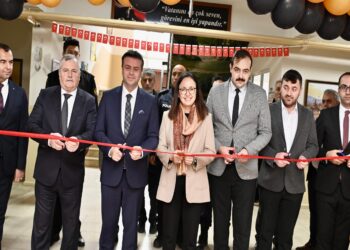 Yalova Valisi Kaya, Armutlu’da okul açılışlarına katıldı haberi