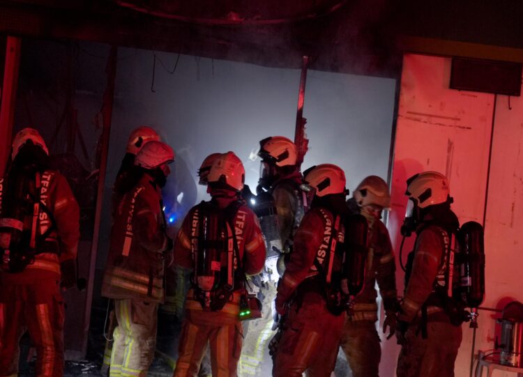 Zeytinburnu’nda akaryakıt istasyonunda çıkan yangın söndürüldü haberi