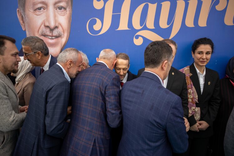 AK Parti MKYK üyesi Akyüz, Sakarya’da bayramlaşma programına katıldı haberi