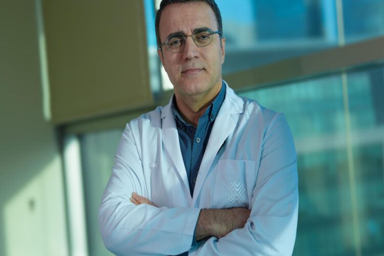 Alman hasta Medipol’de aynı seanstaki 2 ameliyat sonrası ayağa kalktı haberi