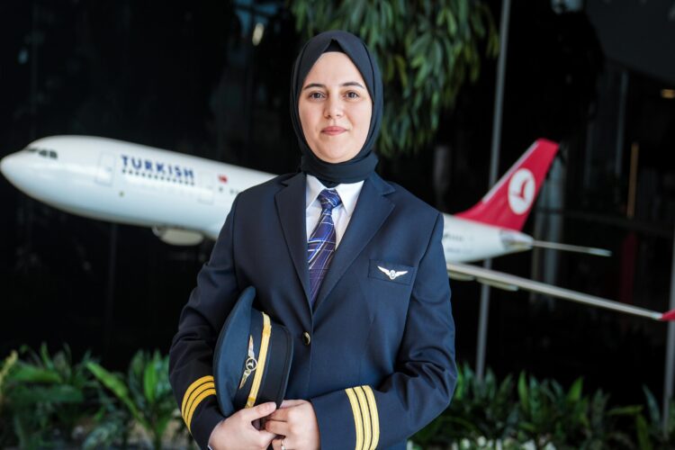 Annesinin gösterdiği aday pilotluk ilanı gökyüzü kariyerini başlattı haberi