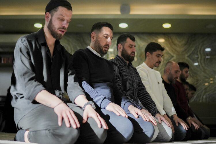 Bağımlılıktan ramazanın manevi atmosferiyle uzaklaşıyorlar haberi