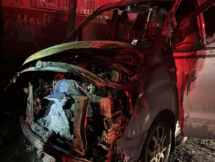 Bahçelievler’de yanan 6 araç kullanılamaz hale geldi haberi