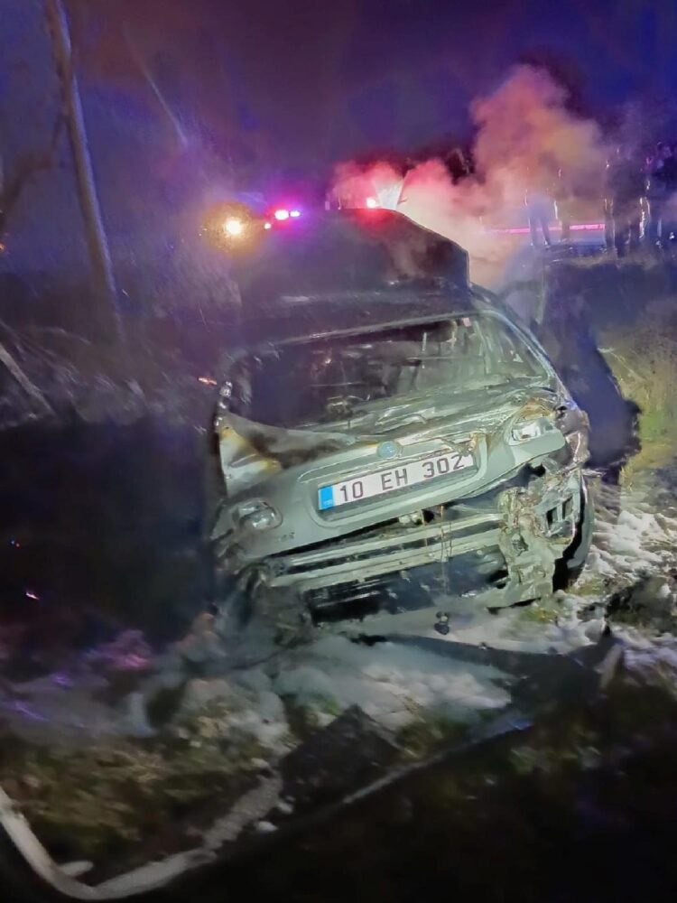 Balıkesir’de kaza sonrası yanan otomobilde bir kişi öldü haberi