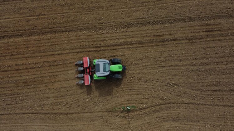 Bilecikli çiftçiler arazilerini birlikte işleyecek haberi