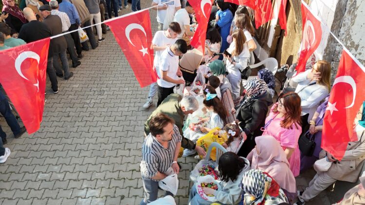 Bilecik’te 6 asırlık “şeker atma” geleneği sürdürülüyor haberi