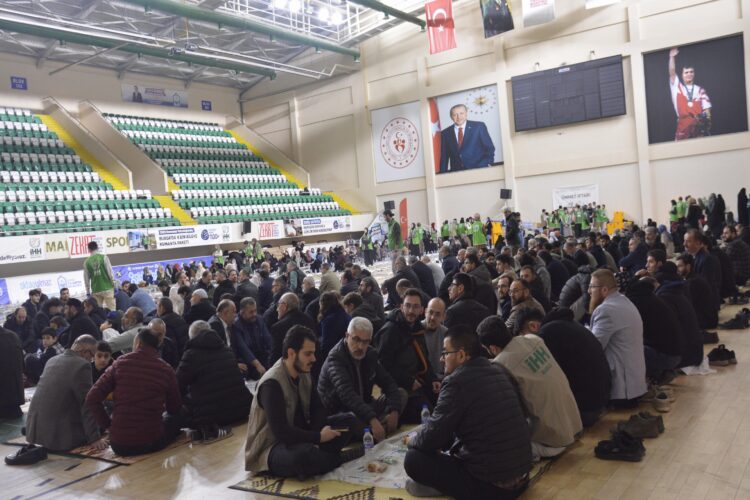 Bursa’da “Ümmet İftarı” programı düzenlendi haberi