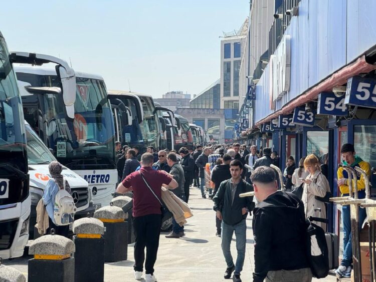 Büyük İstanbul Otogarı’nda bayram yoğunluğu haberi