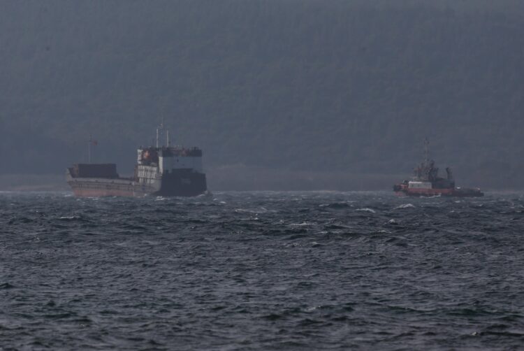 Çanakkale Boğazı’nda arızalanan gemi güvenli bölgeye demirletildi haberi