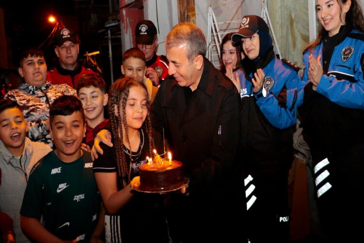 Çanakkale Emniyet Müdürü Kurt’tan küçük Şennur’a doğum günü sürprizi haberi