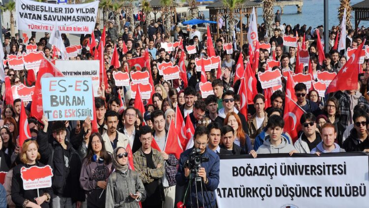 Çanakkale’de “Şehitlere Saygı Mitingi” düzenledi haberi