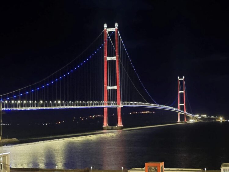 Çanakkale’nin simgeleri kolon kanseri farkındalığı için maviye büründü haberi