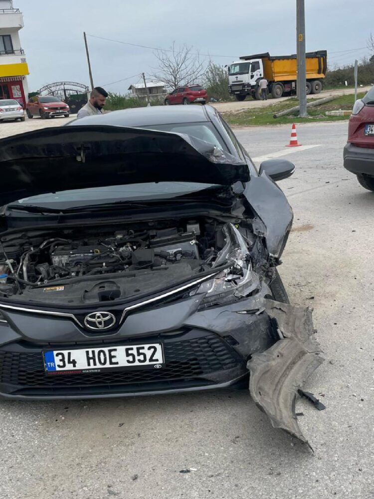 Çınarcık’ta 2 otomobilin çarpıştığı kazada 2 kişi yaralandı haberi