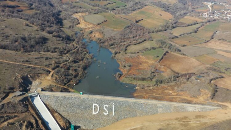 DSİ Edirne’de toprakları suyla buluşturmaya devam ediyor haberi