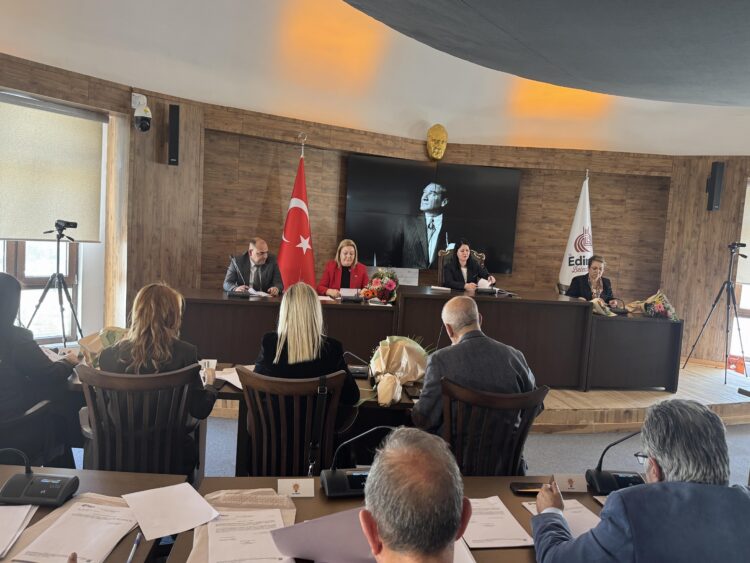 Edirne Belediye Meclisinde üyeler arasında kısa süreli tartışma yaşandı haberi