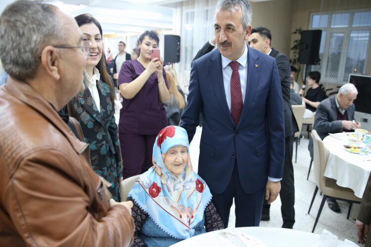 Edirne Valisi Sezer, huzurevi sakinleriyle iftarda bir araya geldi: haberi
