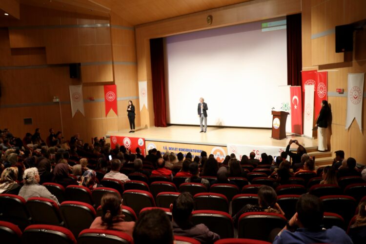 Edirne’de “Bu çağda aile olmak” adlı söyleşi düzenlendi haberi