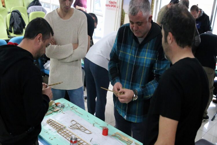 Edirne’de öğretmenlere yönelik “Model Planör Eğitimi ve Hakemlik” Semineri düzenlendi haberi