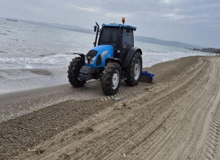 Gelibolu Belediyesi mezarlık ve plajlarda temizlik yaptı haberi