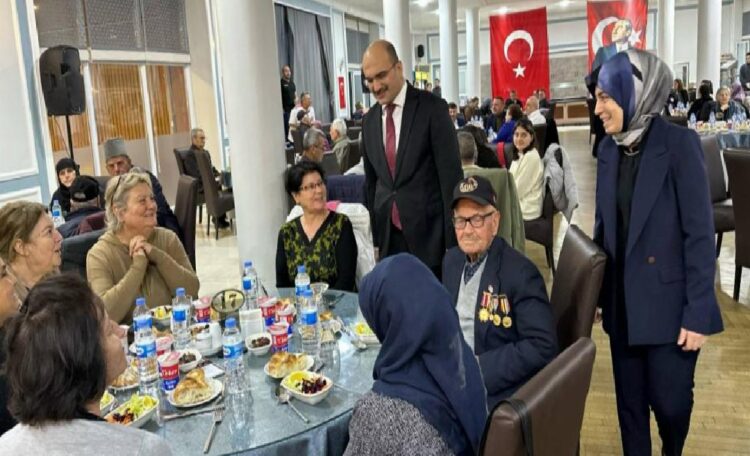 Gelibolu Kaymakamı Abacı şehit aileleri ve gazilerle iftar yaptı haberi