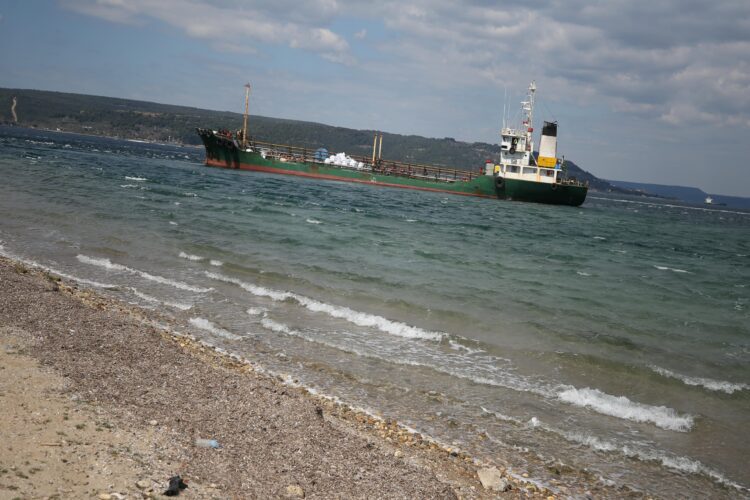 GÜNCELLEME – Çanakkale Boğazı’nda karaya oturan tanker kurtarıldı haberi