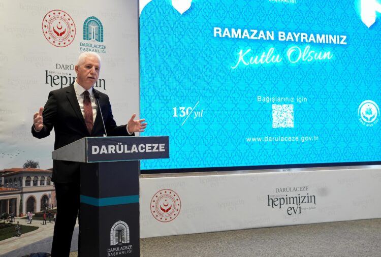 İstanbul Valisi Gül, Darülaceze sakinleriyle bayramlaştı haberi