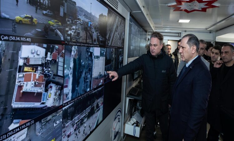 İstiklal Caddesi’nde yürüyüş yapmak isteyen gruba izin verilmedi haberi