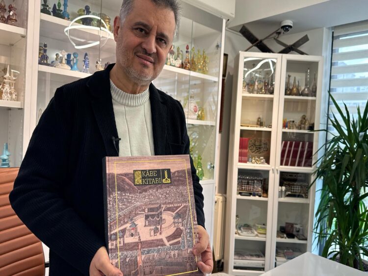 Kabe sergisindeki eserler, IRCICA tarafından kitaplaştırıldı haberi