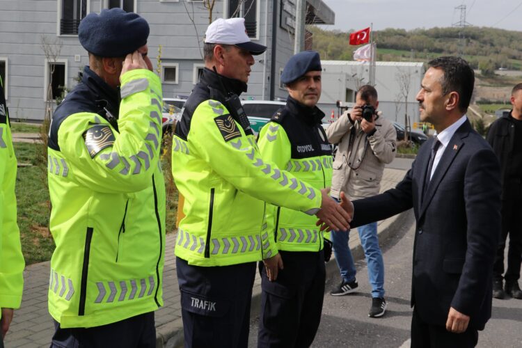 Kocaeli Valisi Aktaş, bayram trafiği tedbirlerini denetledi: haberi