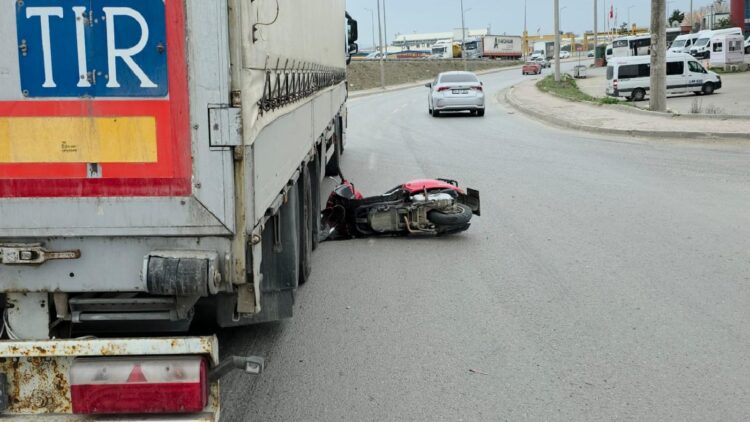 Kocaeli’de tırla çarpışan motosikletin sürücüsü yaralandı haberi