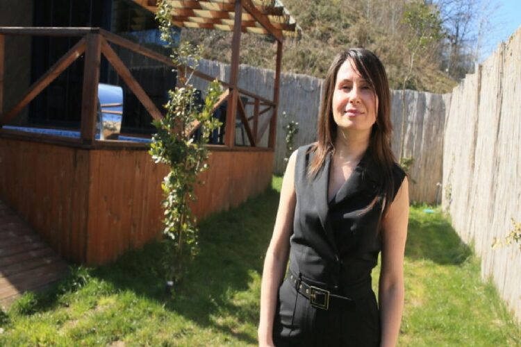 Meslek lisesinde öğretmenlik, turizm sektöründe işletmecilik yapıyor haberi