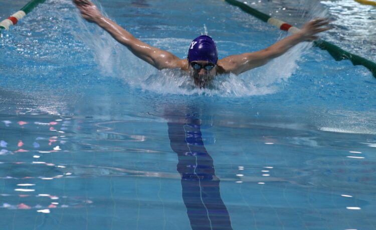 Otizmli milli yüzücü Ali Şiroğlu, dünya şampiyonluğu hedefiyle kulaç atıyor haberi