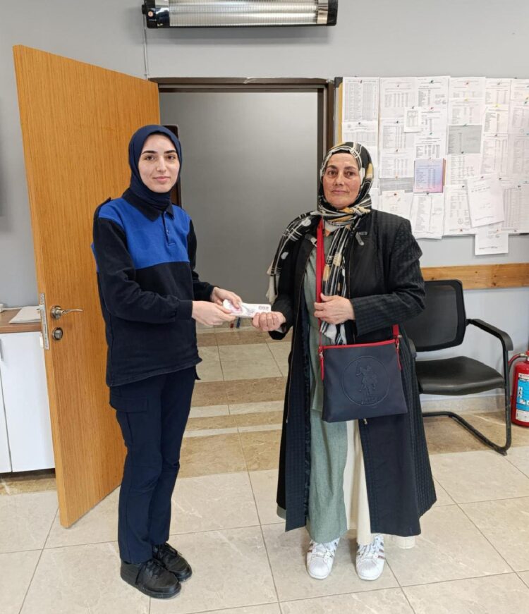 Yalova’da servis şoförü bulduğu parayı zabıtaya teslim etti haberi